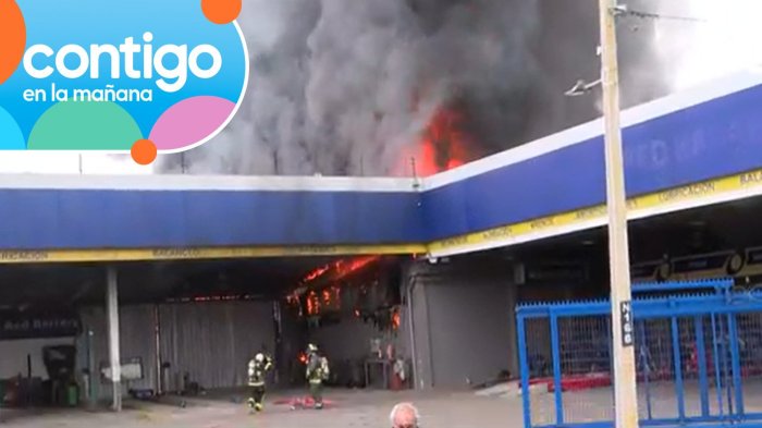 ÚLTMO MINUTO: Gran incendio afecta a local de automóviles en Pedro Aguirre Cerda