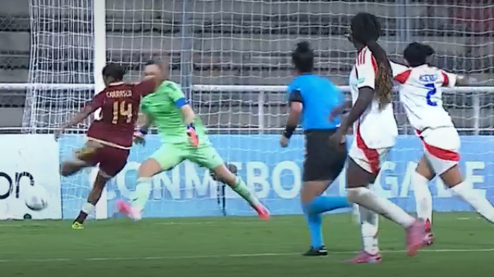 Volvió en gloria y majestad: La gran tapada de Christiane Endler que salvó a Chile ante Venezuela