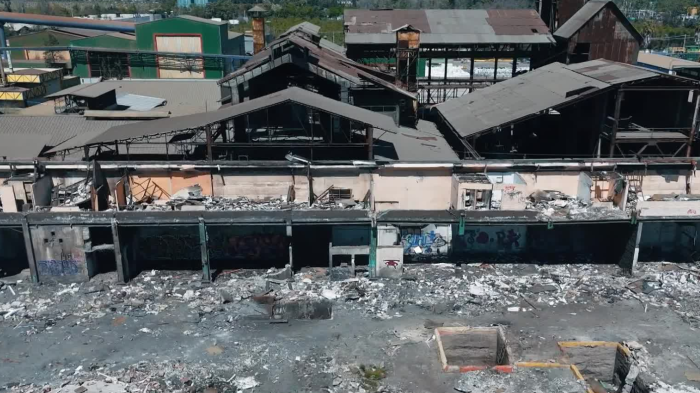 Tuvo su esplendor y ahora está abandonada: Las ruinas que quedan de la fábrica de Aceros Chile