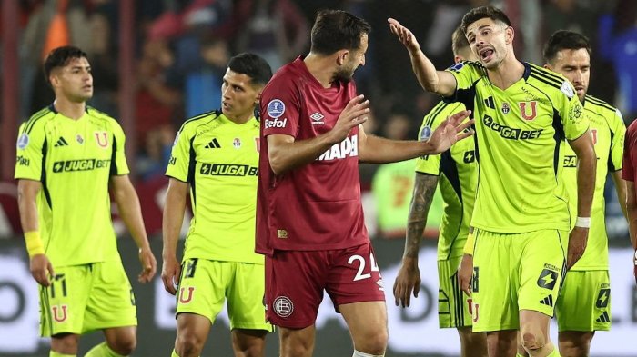 “De qué sirve...”: La molestia de los hinchas de la U tras derrota ante Lanús en la Sudamericana