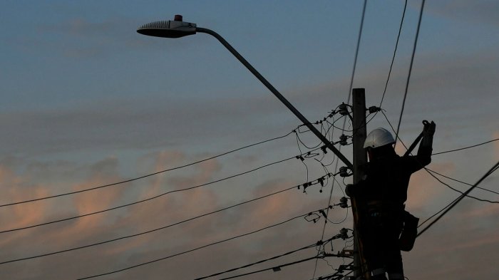 Lluvia en Santiago: Más de 12 mil clientes se mantienen sin luz en la RM y San Bernardo es la comuna más afectada
