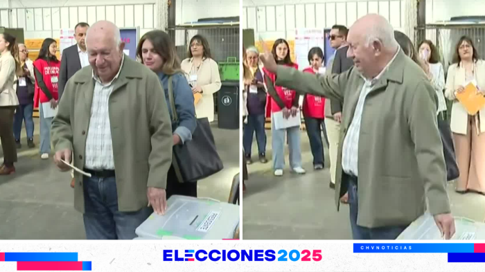 VIDEO | La reaparición de Ricardo Lagos en Elecciones 2025: Llegó a votar a tradicional local de Santiago