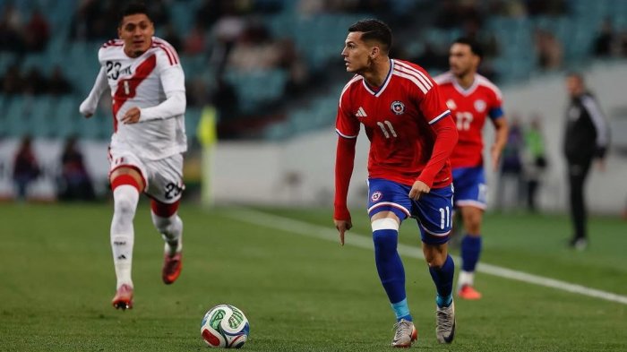 El Clásico es chileno: La Roja se impone a Perú en movido partido y cierra el año con una alegría