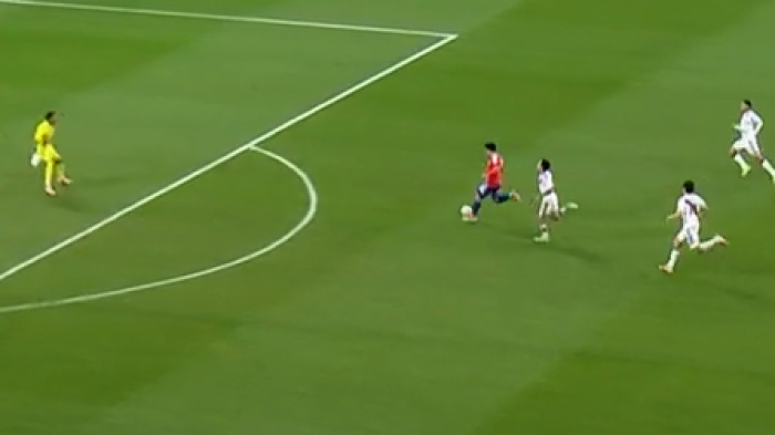 En inmejorable posición: La increíble chance que falló Alexander Aravena para Chile ante Perú