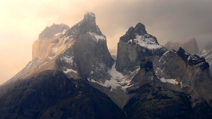 Conaf anuncia cierre de circuito de Torres del Paine y retoma búsqueda de turistas extraviados