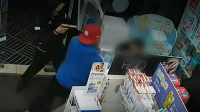 VIDEO | Cámaras de seguirdad captaron violento actuar de banda que asaltaba farmacias en sector oriente de Santiago
