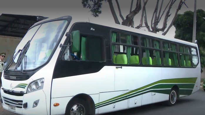 Micrero atropelló a inspector municipal, provocó accidente y huyó con pasajeros a bordo en San Bernardo