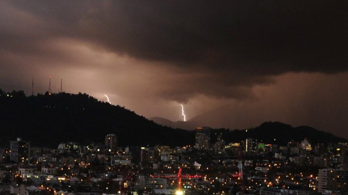 Emiten alerta por posibles tormentas eléctricas en dos regiones del país este miércoles