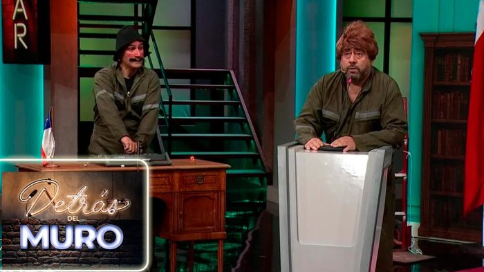 ¡ATENTO, ATENTO! El equipo de mantención tuvo problemas al reparar el micrófono del presidente