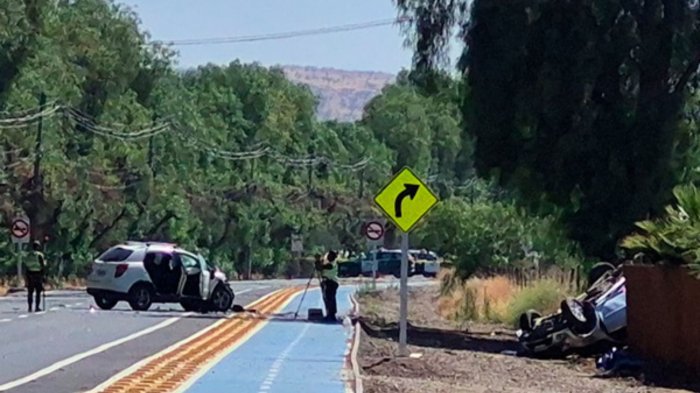 Choque frontal deja dos muertos y cuatro heridos en Tiltil: Un auto se volcó
