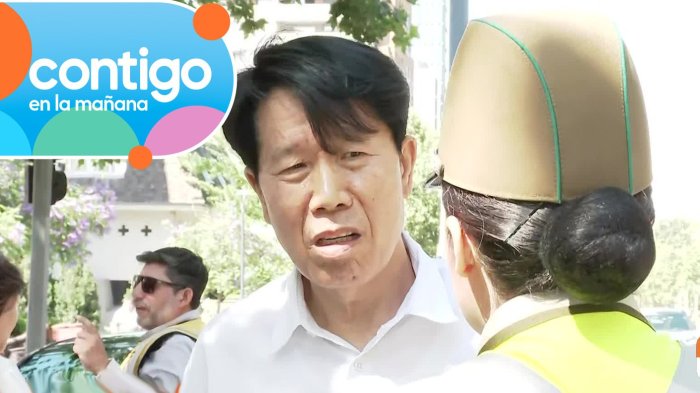 Conductor coreano quedó en evidencia por polémico papel que intentó ocultar: Sería alguacil de Carabineros