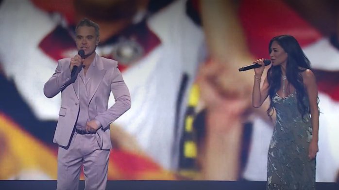Así fue presentación de Robbie Williams y Nicole Scherzinger con 