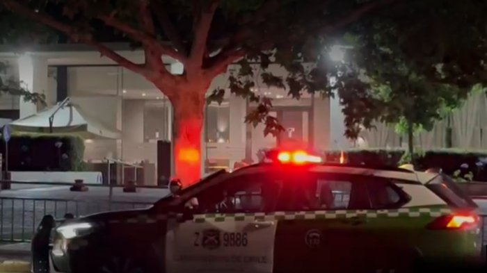 Se disfrazaron de guardias municipales: Delincuentes concretan millonario robo en joyería de Lo Barnechea