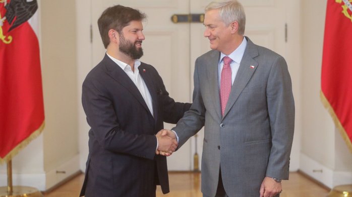 VIDEO | Con saludo y apretón de manos: Presidente Boric recibió en La Moneda a José Antonio Kast
