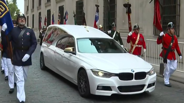 Así fue el emotivo funeral de Paul Cristoffer Valenzuela, bombero fallecido en incendio de Santiago