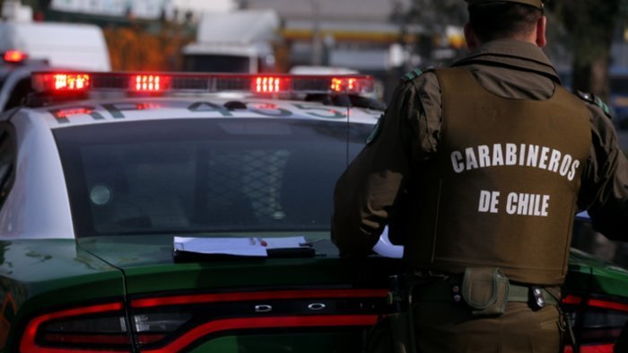 Mujer queda grave tras robo en Lo Espejo: Menores arrastraron a la víctima en su propio auto