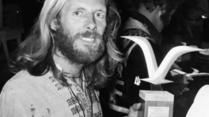 La música chilena está de luto: Fallece destacado cantautor nacional a los 81 años