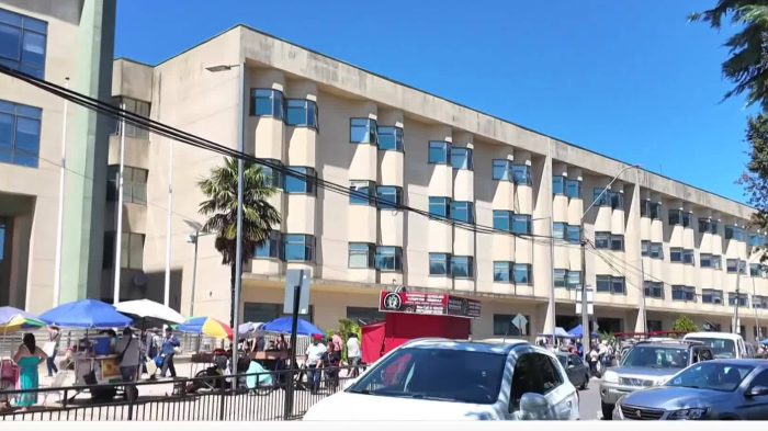 Denuncian intercambio de dos guaguas fallecidas en Hospital de Los Ángeles: Se enteraron en el funeral