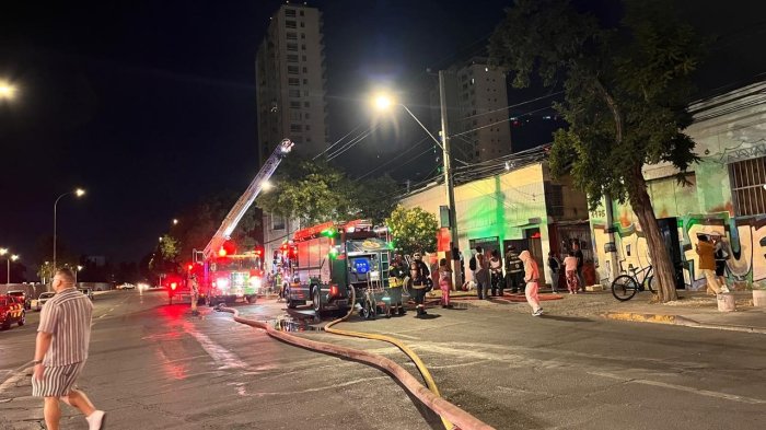 Incendio en cité de Quinta Normal obligó a evacuar a 24 personas durante la madrugada