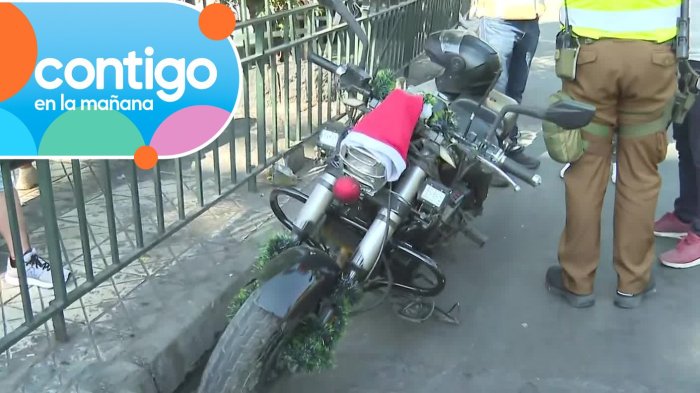 Conductor intentó arrancar de fiscalización: Moto “navideña” circulaba sin documento alguno