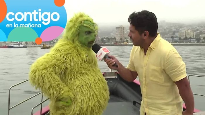 ¡Regresó sin filtro! Grinch interrumpió móvil de Gino Costa en la preparación del Año Nuevo