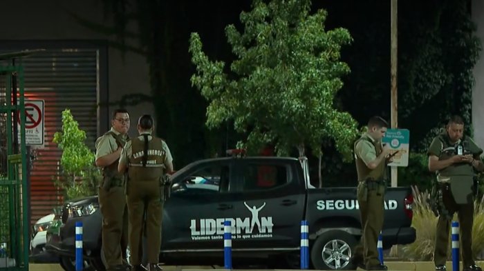 Violento turbazo en outlet de Quilicura: Delincuentes realizaron millonario robo en cuatro tiendas