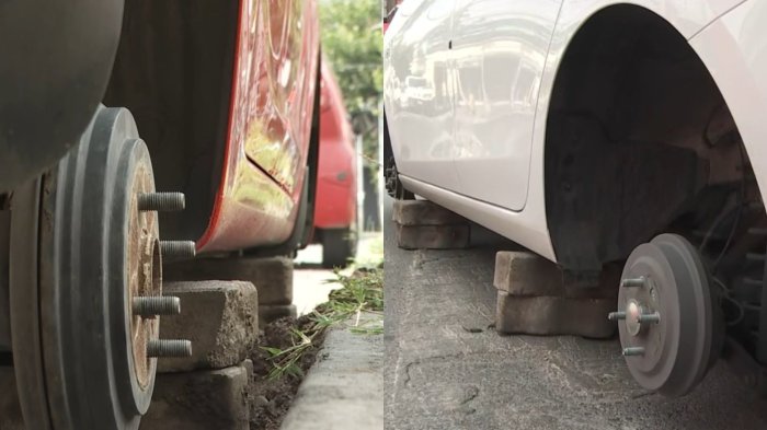 Insólito robo de neumáticos en Estación Central: Ladrones dejaron los autos sobre ladrillos
