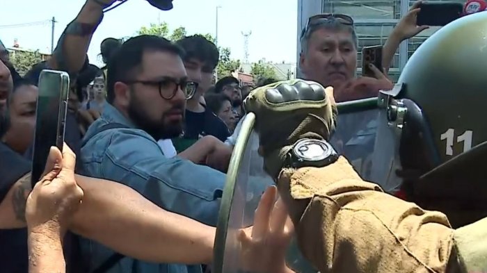 VIDEO | Gritos y empujones: Tensión en Centro de Justicia tras absolución de Claudio Crespo