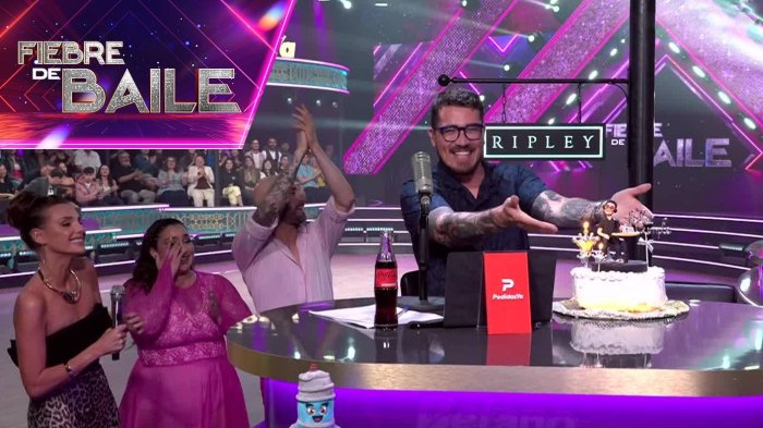 ¡Llegaron los 30! Claudio Michaux celebró su cumpleaños EN VIVO con torta y su esposa