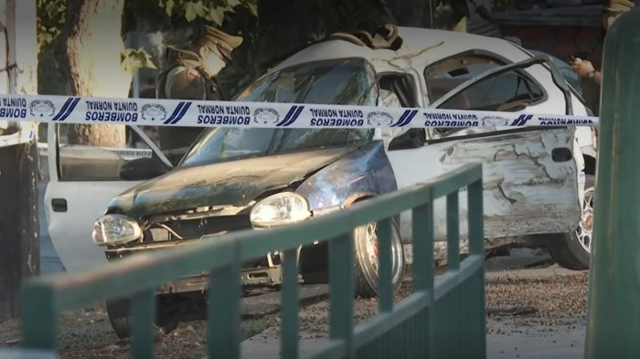 Grave accidente deja un muerto y un herido en Cerro Navia: Conductor chocó contra un árbol