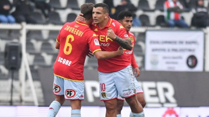 Emiliano Vecchio se olvida de Unión Española: Se ofrece a jugar “gratis” en gigante de Argentina