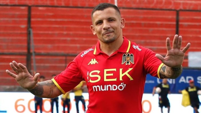 Con críticas a la dirigencia: Emiliano Vecchio ratificó su salida de Unión Española