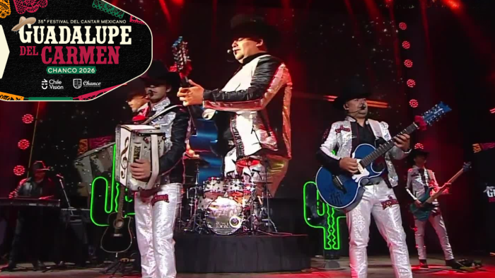 ¡La revelación de la noche! La Descendencia Chilena se llevó todos los aplausos con “Disculpe usted”