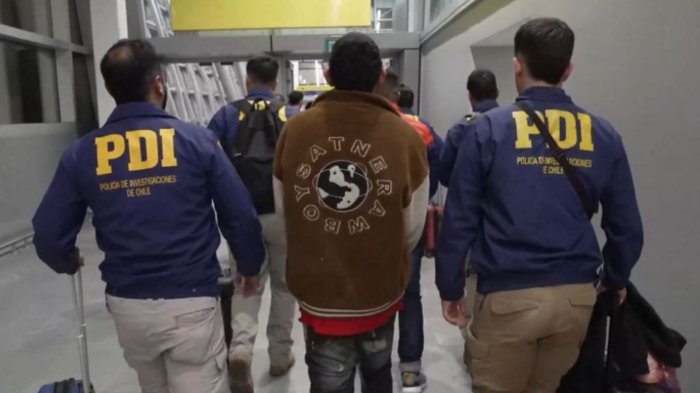 El primero de este año: 83 ciudadanos extranjeros fueron deportados en vuelo de expulsión