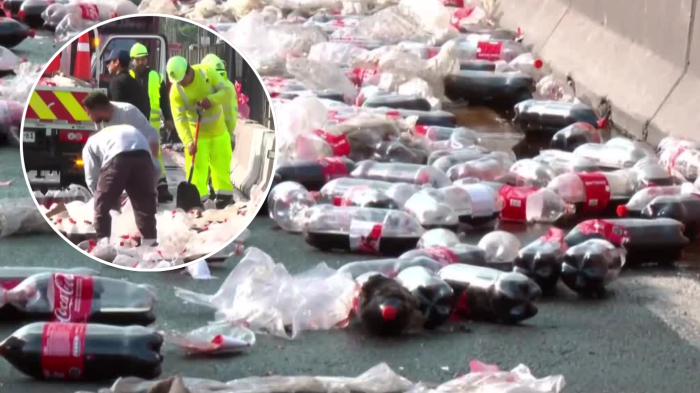 VIDEO | Dejó lleno de bebida: Camión volcó casi toda su carga en autopista tras fallida maniobra