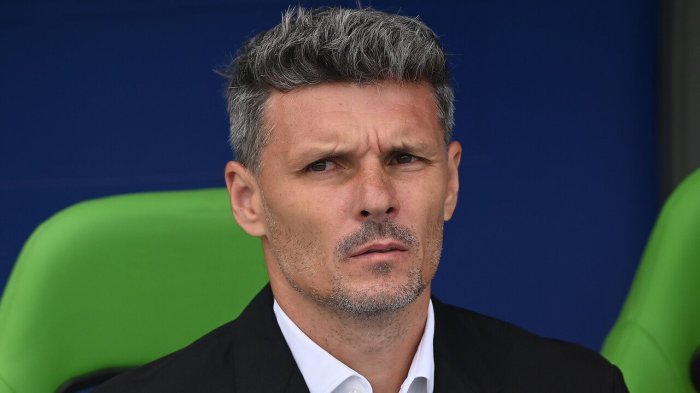 Fernando Ortiz aborda molestia de hinchas de Colo Colo y recibe respaldo de DT rival