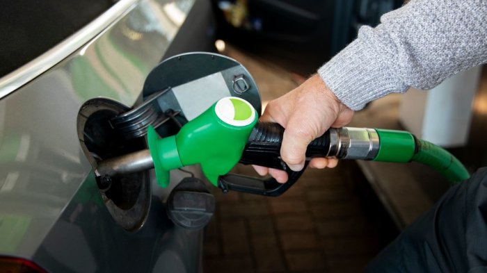 Duro golpe al bolsillo: Bencinas tendrán incremento de hasta 18,2 pesos por litro según ENAP