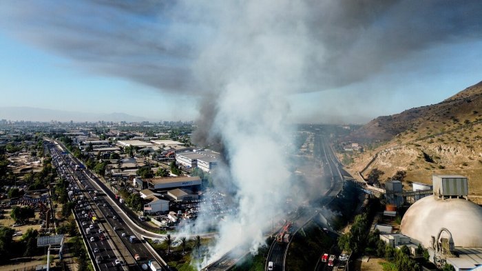 Explosión en Renca: Minsal llama a afectados por el humo a seguir recomendaciones por incendio
