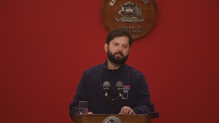 Pdte. Boric recibió millonario bono por metas cumplidas: ¿Quién lo autoriza y cuáles fueron los objetivos alcanzados?