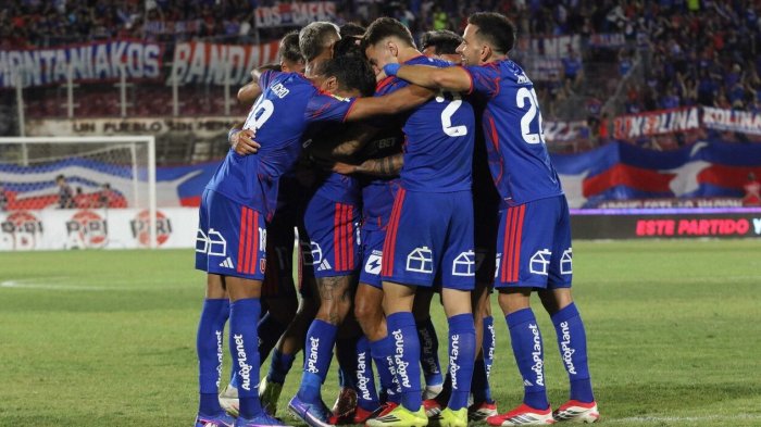El lienzo que desplegó la barra de la U en el Estadio Nacional: Apuntaron contra Colo Colo