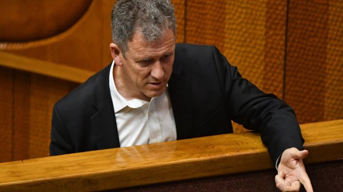 Anulado en 48 horas: Destapan que ministro Muñoz otorgó concesión de cable submarino con China