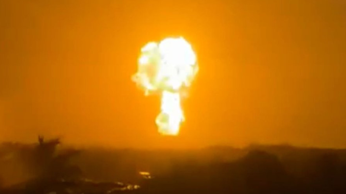 VIDEO | Impactante erupción de volcán en Colombia: Evacúan viviendas cercanas