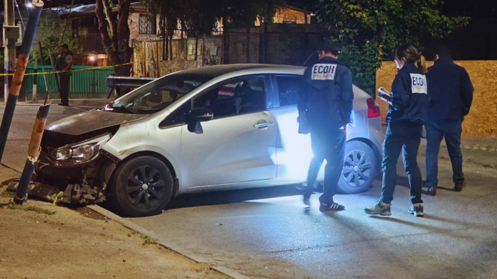 Se oyeron hasta 70 disparos: Dos hombres permanecen en riesgo vital tras balacera en Maipú