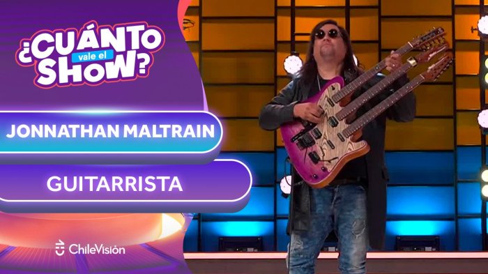 ¡Remix de alto impacto! Participante se lució con una guitarra triple para interpretar clásicos del rock