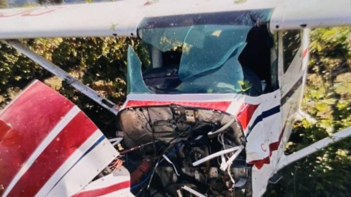 Emergencia aérea en Santa Cruz: Avioneta capotó al interior de una viña