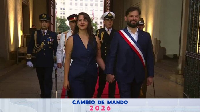 VIDEO | Así fue la última entrada del presidente Boric a La Moneda: Recibió honores de Palacio