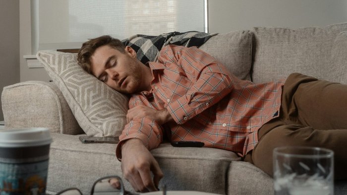 Más del 60% de los chilenos duerme mal: Las señales que podrían indicar un trastorno del sueño